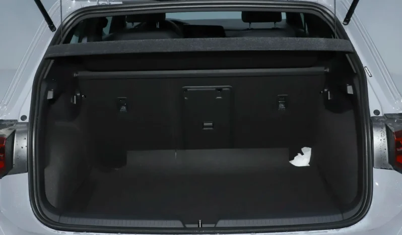 
								Volkswagen Golf full									