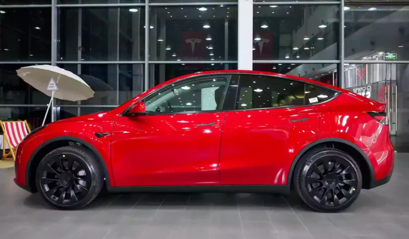 
								Tesla Model Y full									